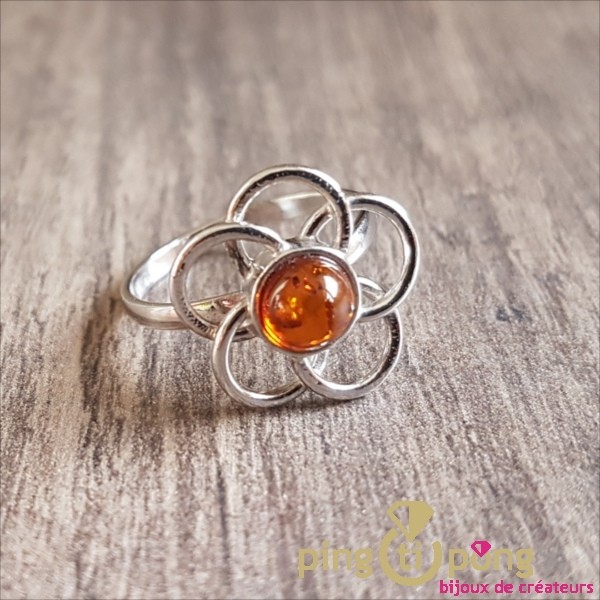 Tres Mignonne Petite Bague En Argent Et Ambre Forme Fleur