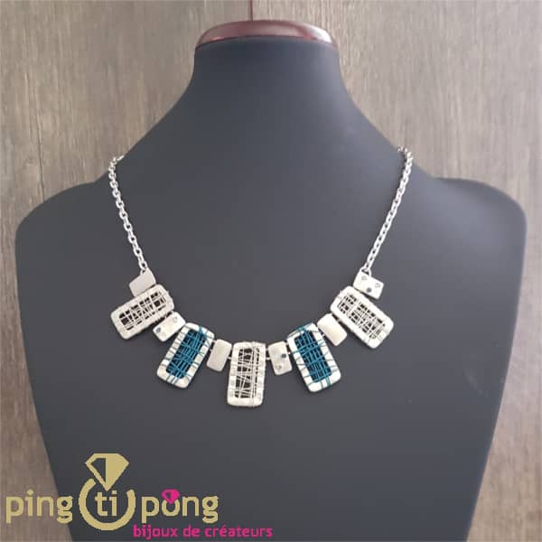 Bijou fantaisie : collier en métal grillagé de Pingtipong