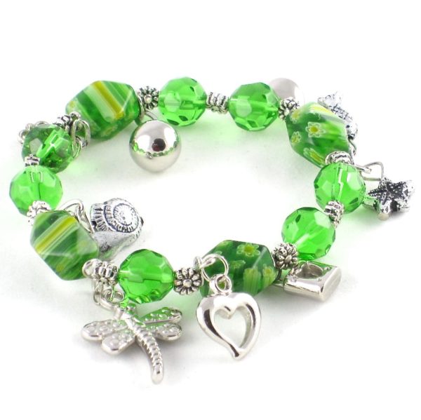 bracelet perles et breloques vert et argent