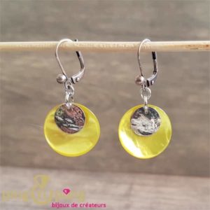 BoucleS d'oreilleS, créatrice "La Petite Sardine" en nacre jaune et argent-0