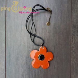 Collier fleur en véritable céramique émaillée orange et noir C. ALLOING-0