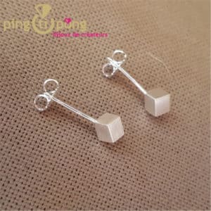 Bijoux originaux : Boucles cubes argent brossé KELIM