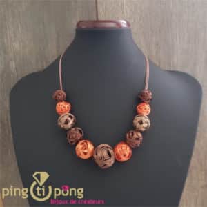 Bijou fantaisie : Collier de pelotes en métal vernis orange de PINGTIPONG