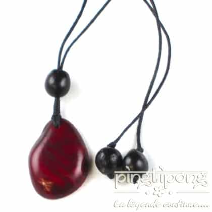 Green Age necklace in burgundy red tagua nut