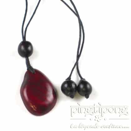 Green Age necklace in burgundy red tagua nut
