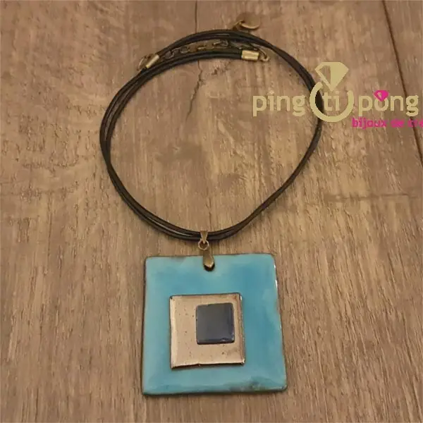 Collier carrés en céramique et émail bleu ciel de C. ALLOING-0