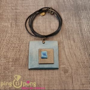 Collier triple carrés en céramique émaillée bleu métallisé de C. ALLOING-0