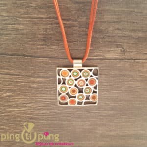 Bijou fantaisie :Collier lacette et motif argent vintage orange de PASTACUITA