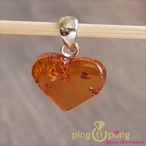 Pendentif coeur en ambre cognac de BALTICAMBRE-0