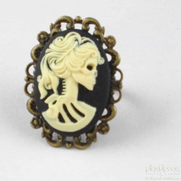 Bague camée tête de mort femme