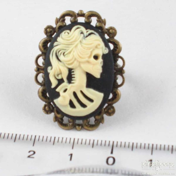 Bague camée tête de mort femme