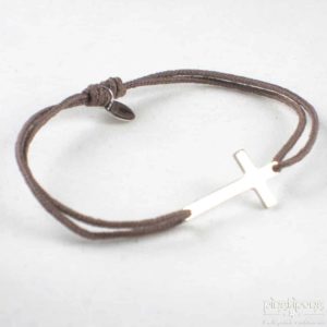 Bracelet petite croix en argent - bijoux L'AVARE - monté sur un fil de coton taupe