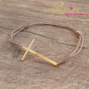 l'avare bijoux - bracelet en vermeil argent plaqué or en forme de croix et lacette marron taupe