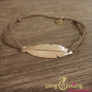 Bracelet en argent et or en forme de plume et fil de coton taupe - bijoux L'AVARE