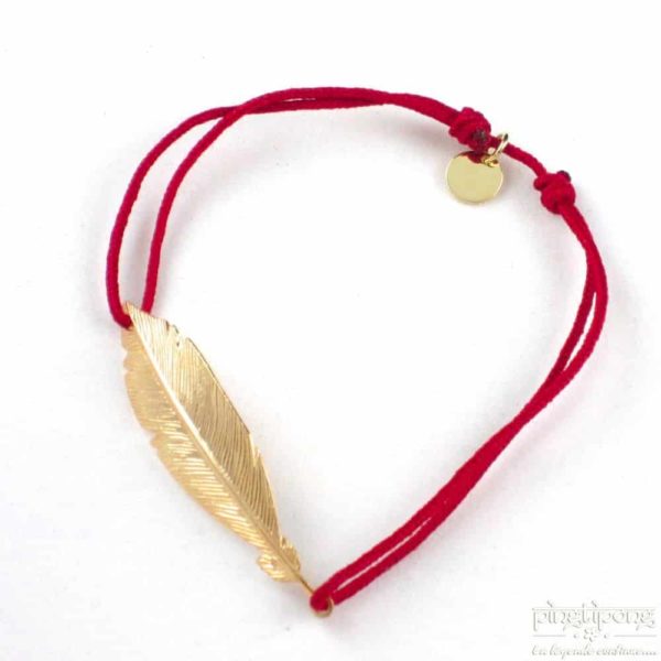 Bracelet L'AVARE bijou en forme de plume en vermeil et fil de coton rouge