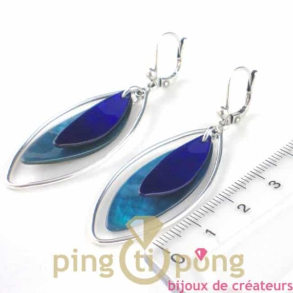 bijoux en nacre la petite sardine boucle d'oreille bleue