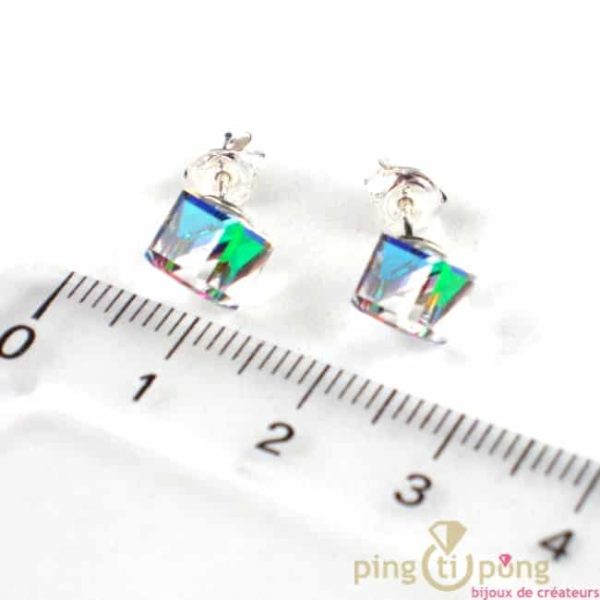 bijoux SPARK boucle d'oreille cube en cristal de swarovski blanc à reflets multicolores