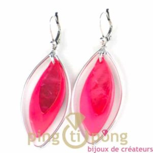 bijoux en nacre-boucles d'oreilles en nacre rose et rose fluo de La petite Sardine forme pétale