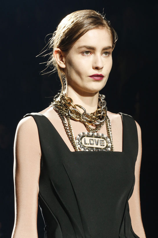 Collier Love de Lanvin lors d'un défilé de mode haute couture