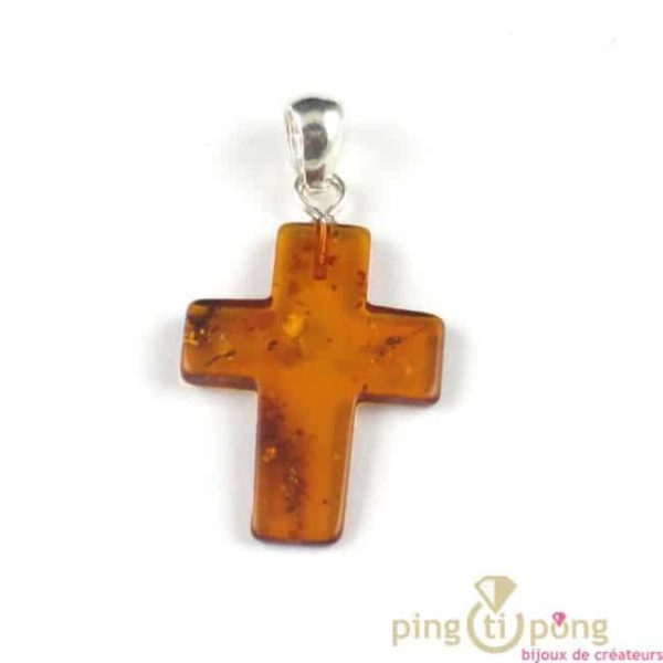 pendentif croix en ambre avec attache argent