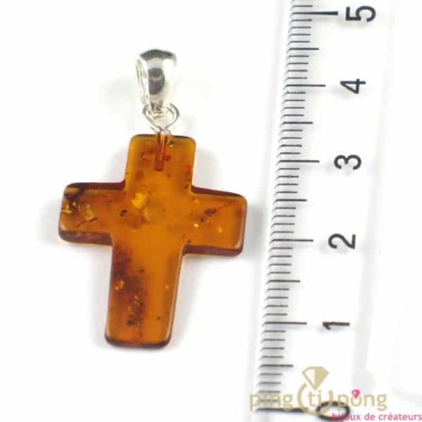 pendentif croix en ambre avec attache argent
