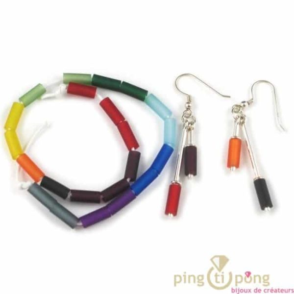 boucle d'oreilles originales de Rouge Métal, couleur à assortir à sa tenue