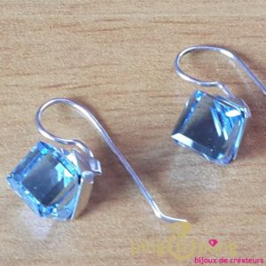 Boucles cubes bleu