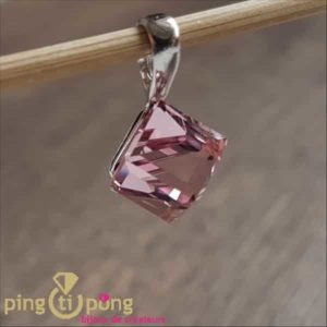 Pendentif cube rose SPARK