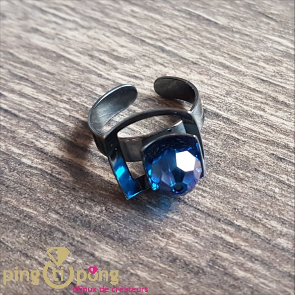 Silver jewel: blackened silver ring with Swarovski crystal from OSTROWSKI Design