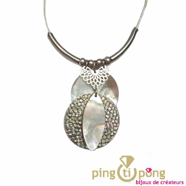 Necklace mother-of-pearl and hammered metal