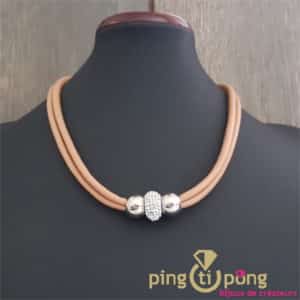 Bijou fantaisie : Collier cuir et strass de PINGTIPONG