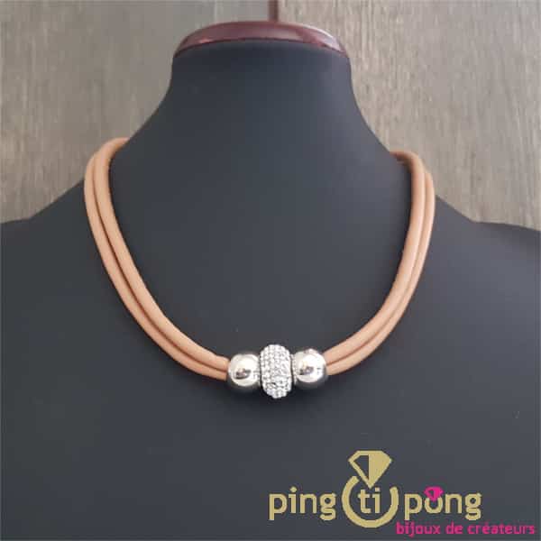Fashion jewellery: Leather and strass necklace from PINGTIPONG