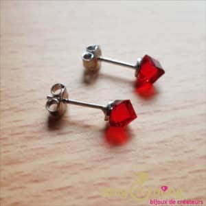 Bijoux argent rhodié : boucles en argent et cubes en cristal de Swarovski rouge de SPARK