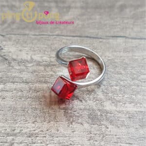 Bijou original : Bague en argent 925 et cubes en cristal rouge de SPARK