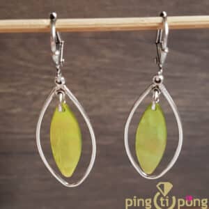 Bijoux originaux : Boucles pétale en nacre anis de La Petite Sardine