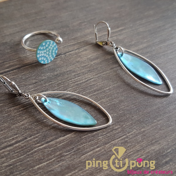 Handcrafted jewelry : azure mother-of-pearl earrings from La Petite Sardine