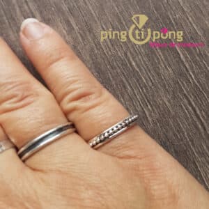 Bijou original : Bague noire et argent de CANYON