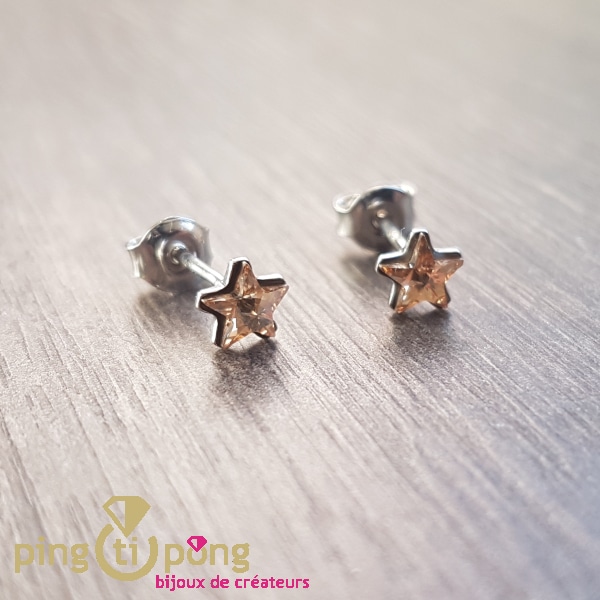Bijoux originaux: petites étoiles en argent et Swarovski de SPARK