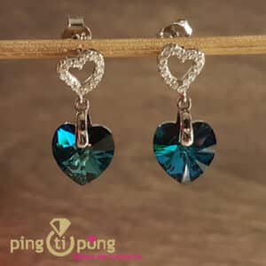 Bijoux artisanaux : boucles d'oreilles coeurs pendantes en argent