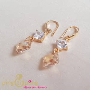 Bijoux originaux : boucles d'oreilles en or et cristaux de Swarovski carrés de SPARK